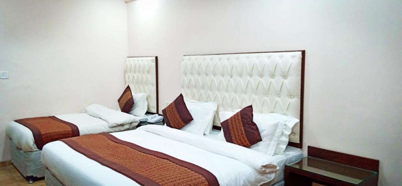 Hotel Kabeer New Delhi @ New Delhi Railway Station Bagian luar foto