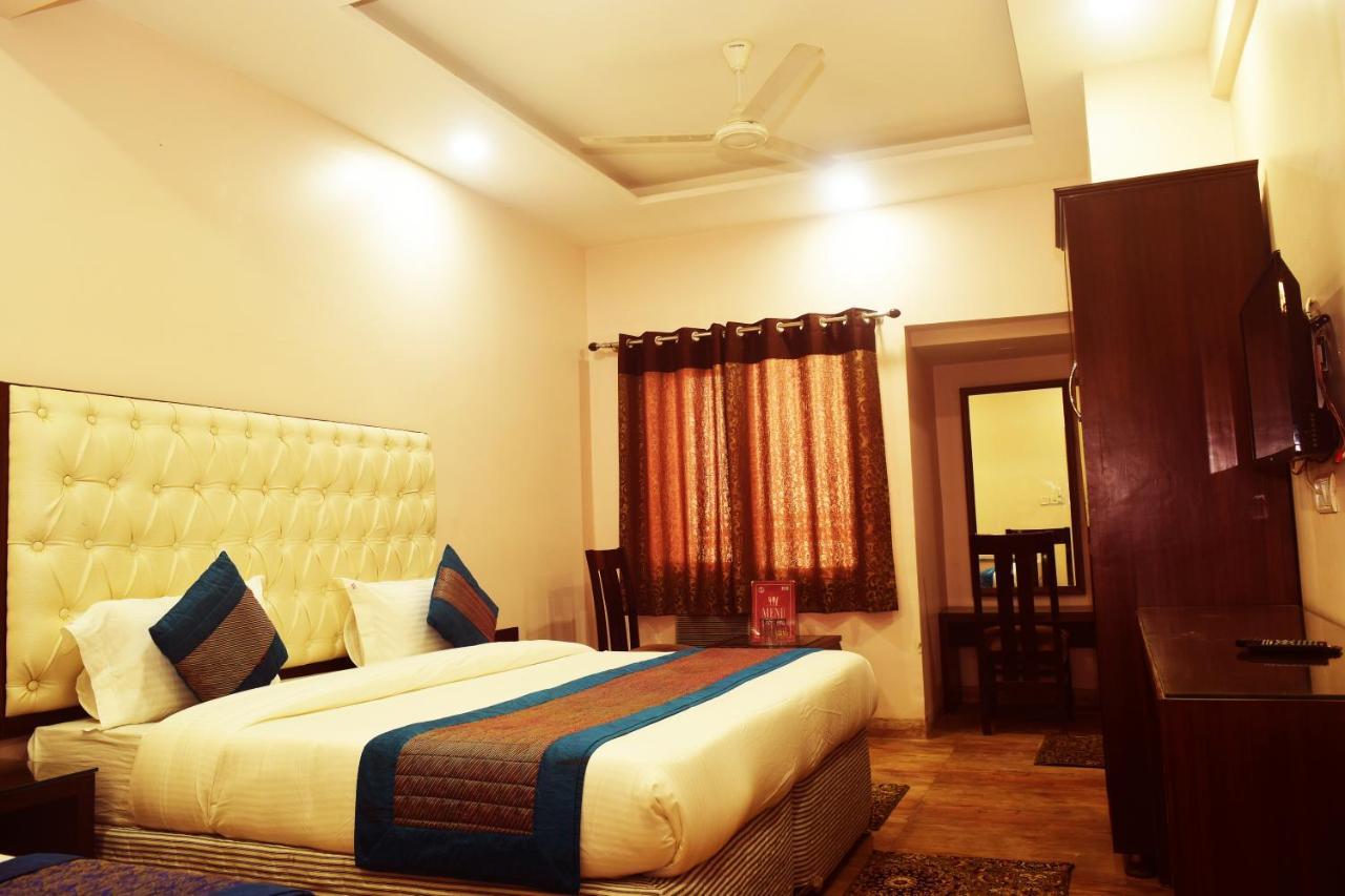 Hotel Kabeer New Delhi @ New Delhi Railway Station Bagian luar foto