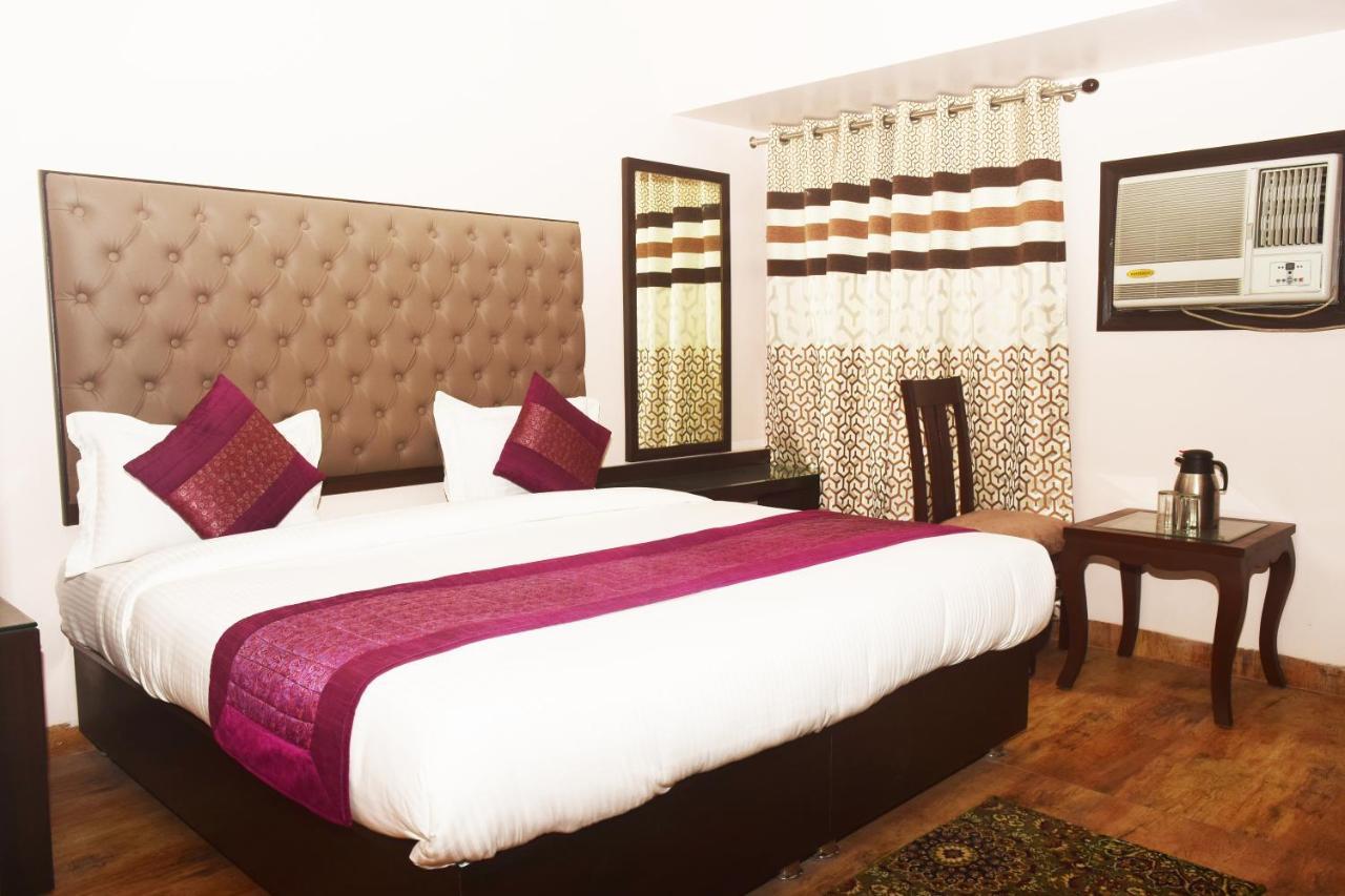 Hotel Kabeer New Delhi @ New Delhi Railway Station Bagian luar foto