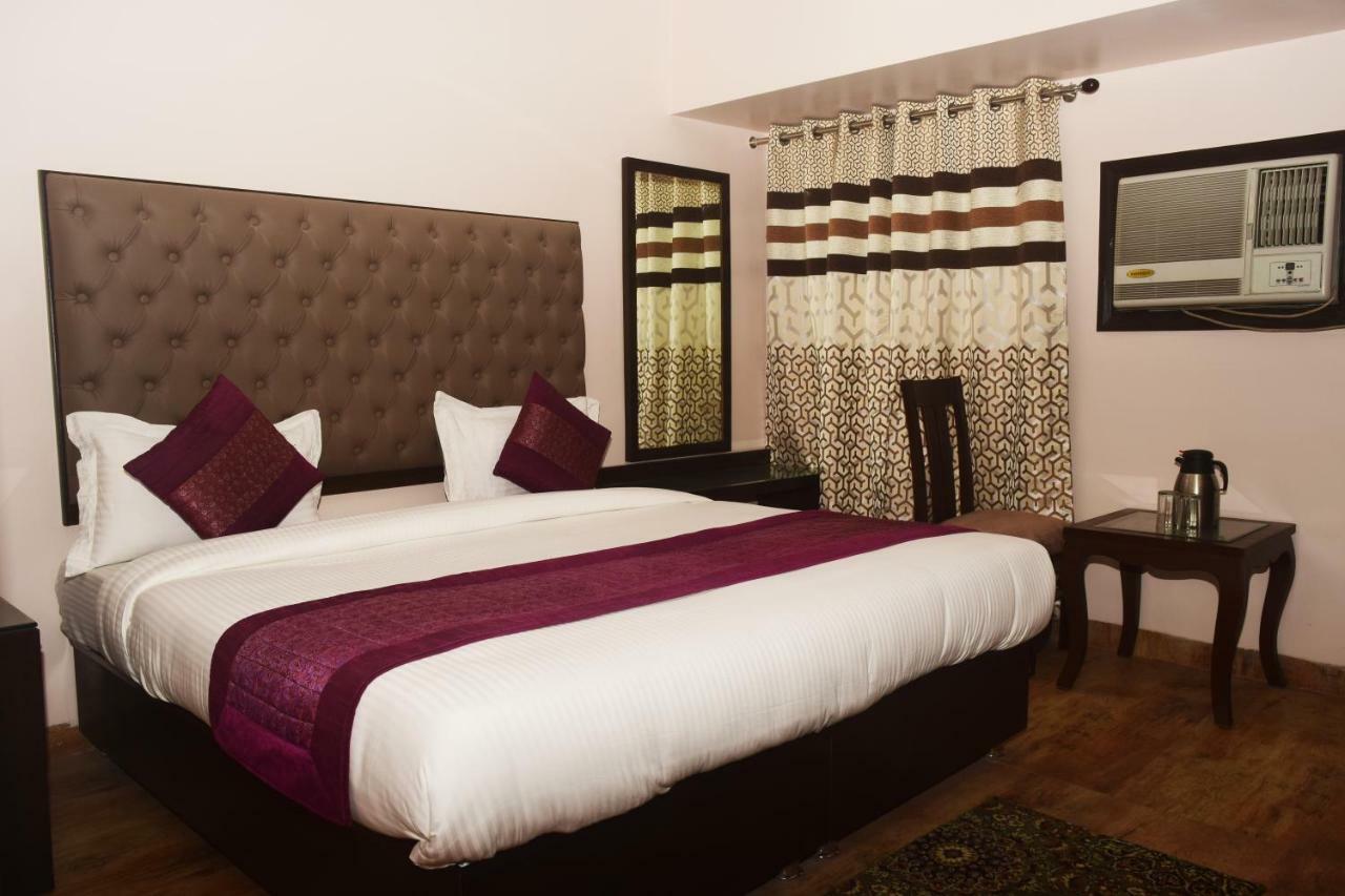 Hotel Kabeer New Delhi @ New Delhi Railway Station Bagian luar foto