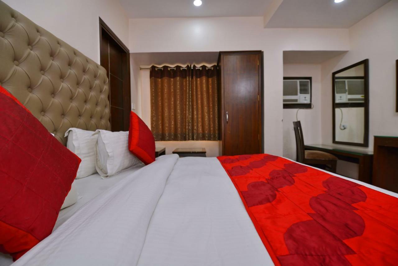 Hotel Kabeer New Delhi @ New Delhi Railway Station Bagian luar foto