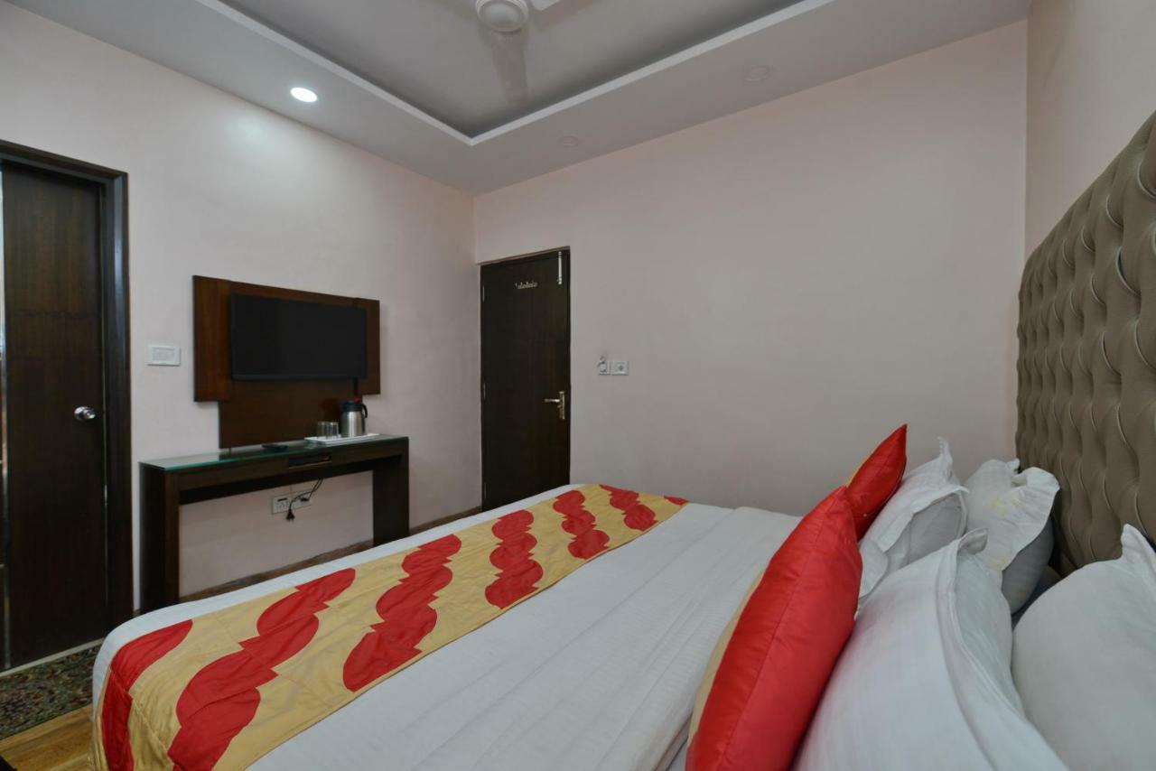 Hotel Kabeer New Delhi @ New Delhi Railway Station Bagian luar foto
