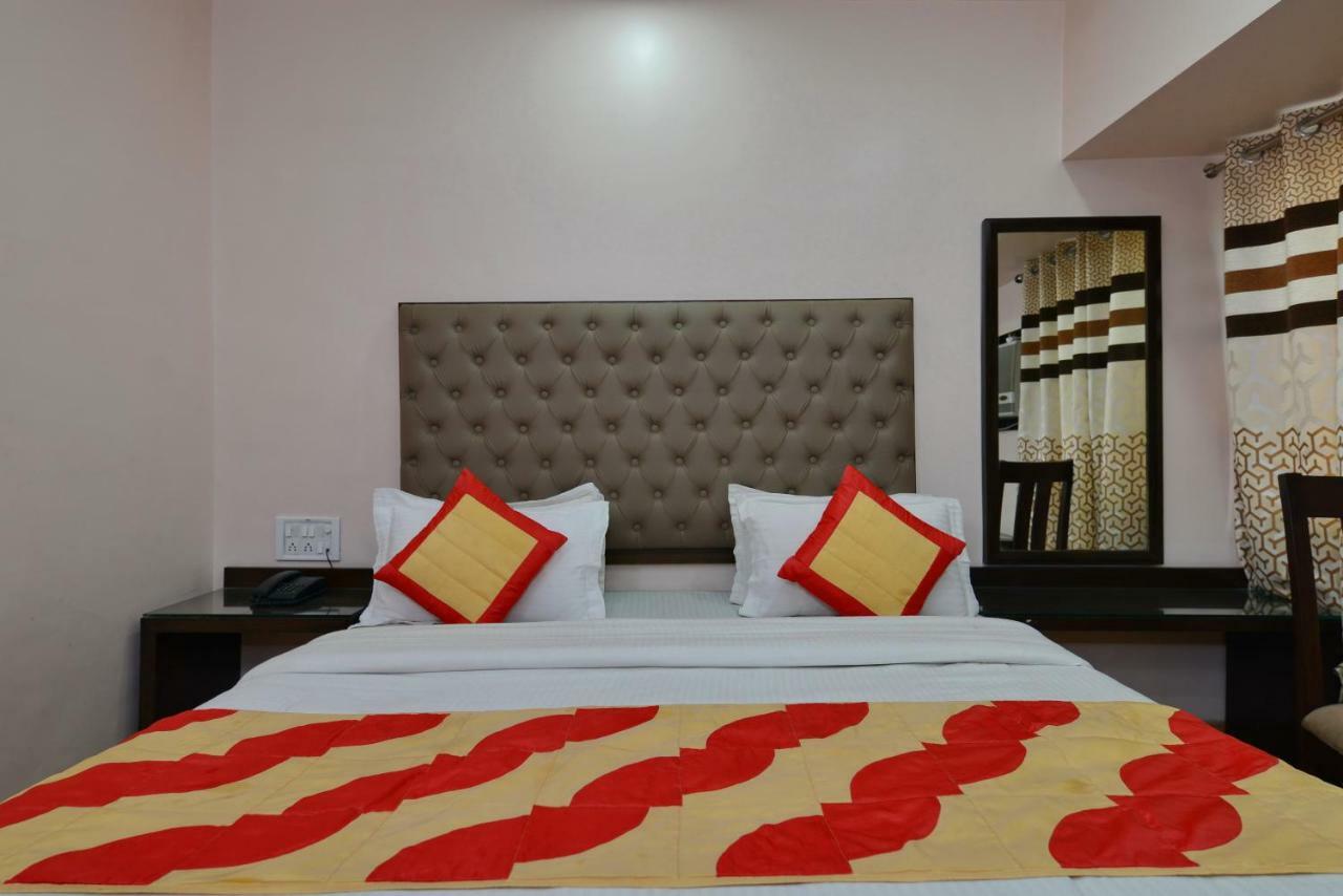 Hotel Kabeer New Delhi @ New Delhi Railway Station Bagian luar foto