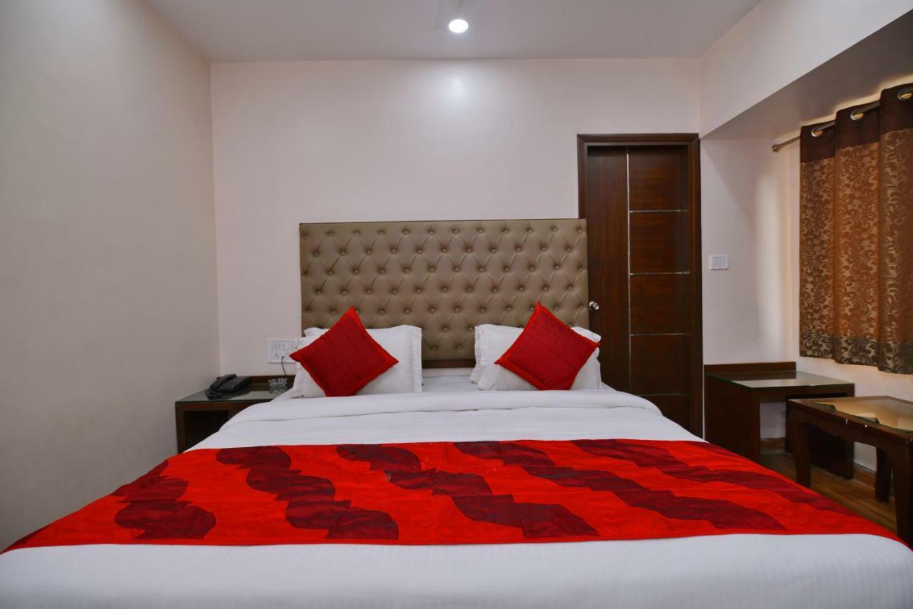 Hotel Kabeer New Delhi @ New Delhi Railway Station Bagian luar foto