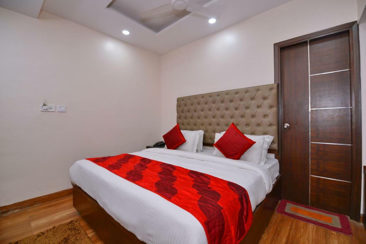 Hotel Kabeer New Delhi @ New Delhi Railway Station Bagian luar foto