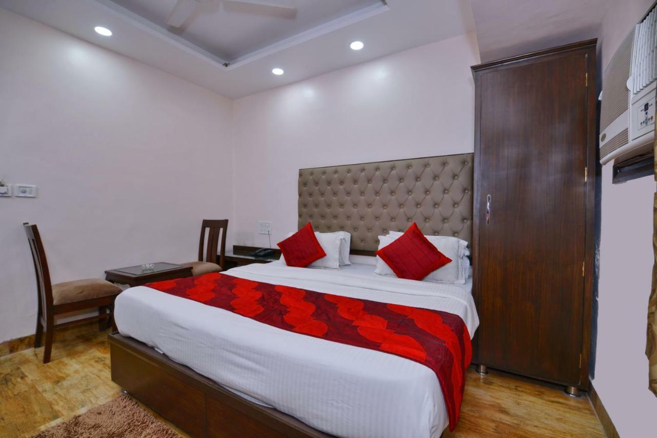 Hotel Kabeer New Delhi @ New Delhi Railway Station Bagian luar foto