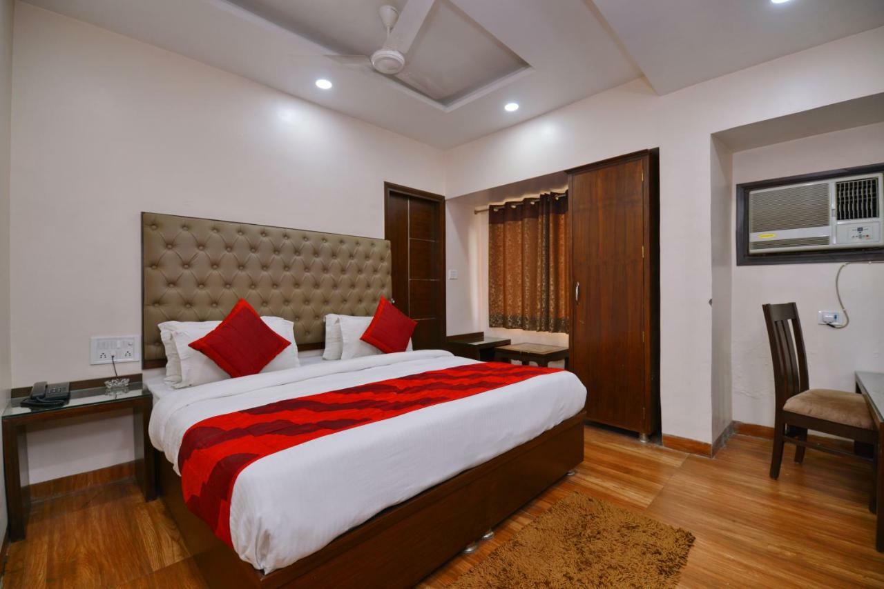 Hotel Kabeer New Delhi @ New Delhi Railway Station Bagian luar foto