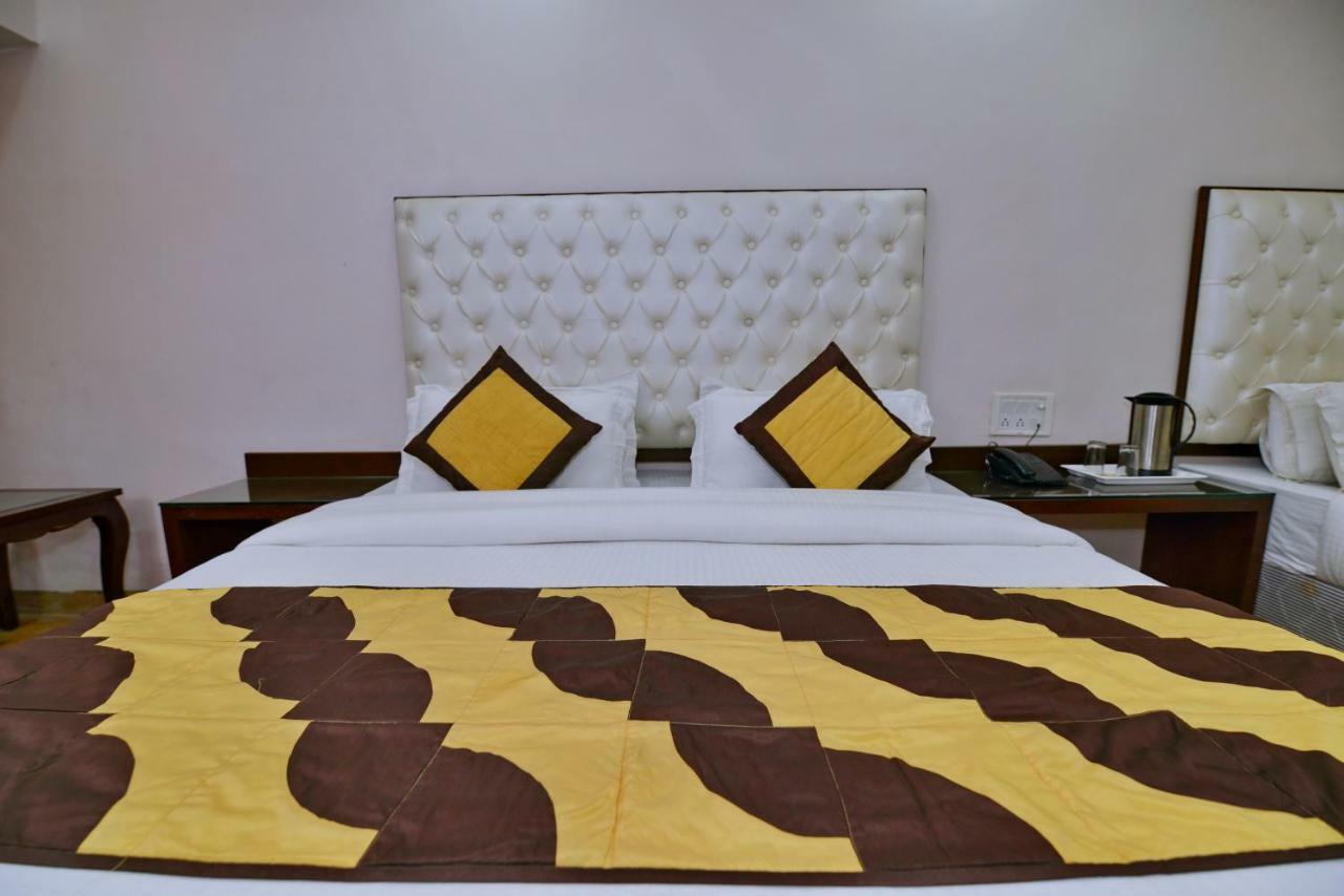 Hotel Kabeer New Delhi @ New Delhi Railway Station Bagian luar foto