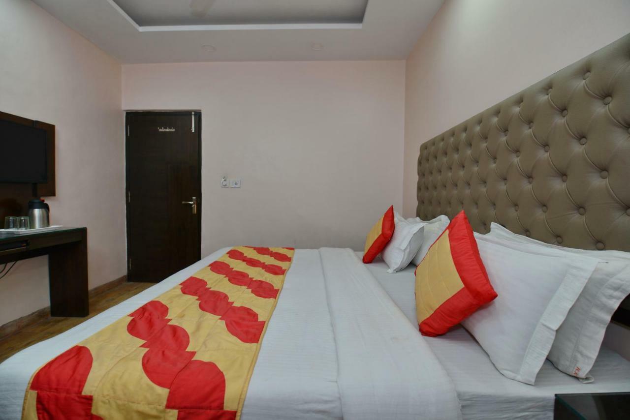 Hotel Kabeer New Delhi @ New Delhi Railway Station Bagian luar foto